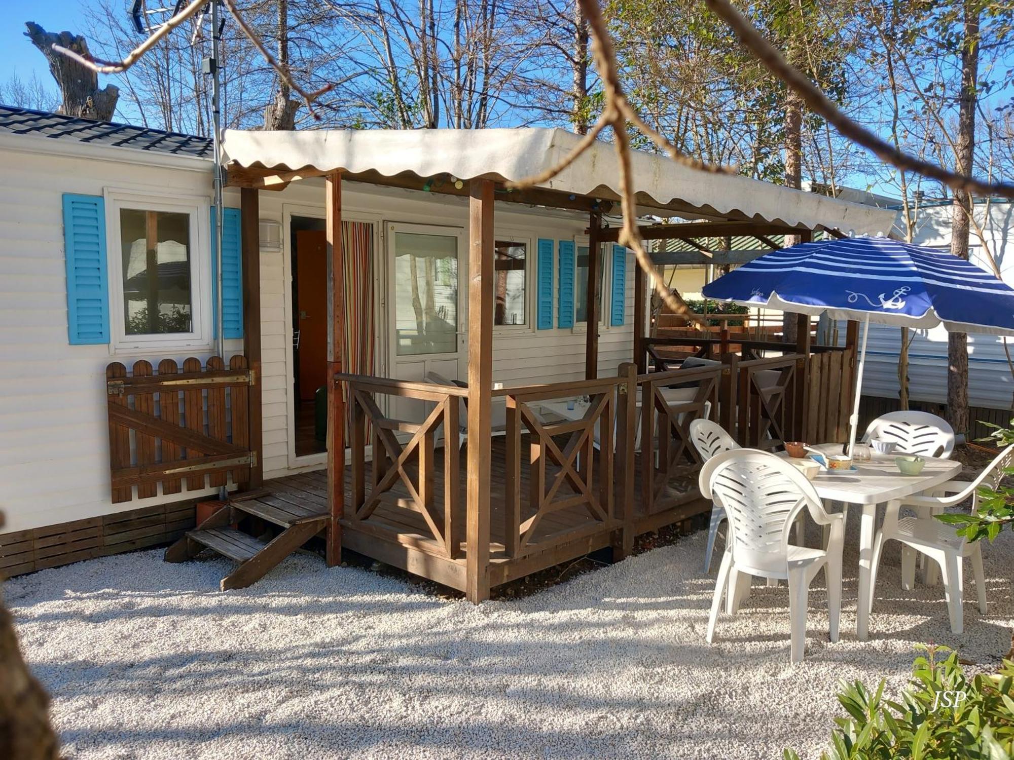 Mobilhome Les Volets Bleus Vaudreuille Exteriör bild